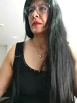 Snapshot of aisha_latina chatting on 22, 10, 2025 aisha latina online show from 22, 10, 2025