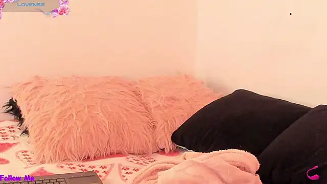 Snapshot of SophieRossi chatting on 12, 1, 2026 SophieRossi online show from 12, 1, 2026