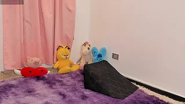 Snapshot of SophieRossi chatting on 8, 4, 2026 SophieRossi online show from 8, 4, 2026