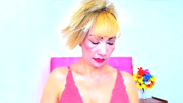 Snapshot of almabeckelt chatting on 17, 1, 2025 almabeckelt online show from 17, 1, 2025