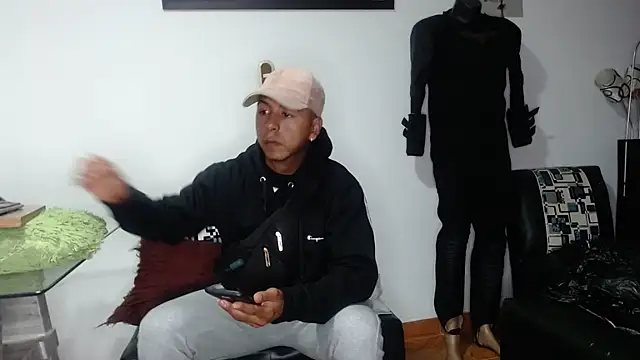 Snapshot of Black_hot266 chatting on 18, 11, 2025 Black hot266 online show from 18, 11, 2025