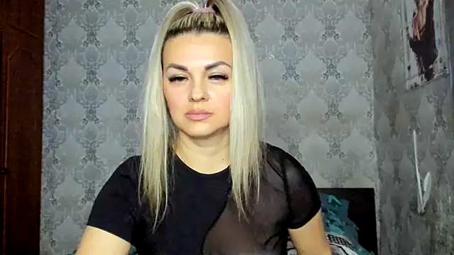 NicoletMoore online show from 7, 1, 2025