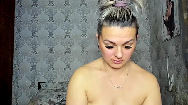 NicoletMoore online show from 18, 2, 2025