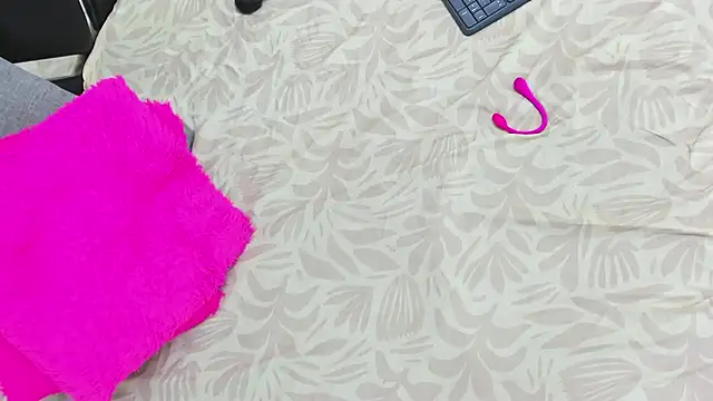 MiaCelestte online show from 2, 2, 2025