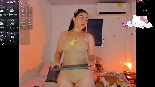 Snapshot of MollyG18 chatting on 23, 10, 2025 MollyG18 online show from 23, 10, 2025