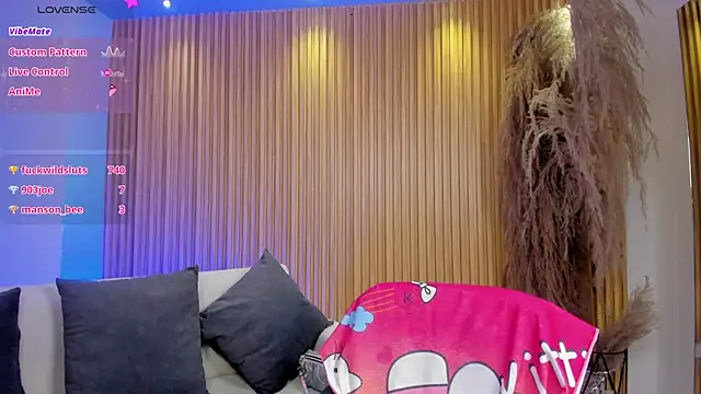 miataylorr1 online show from 17, 2, 2025