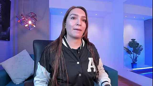 miataylorr1 online show from 1, 11, 2025