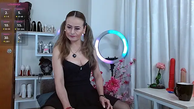 magenta maturr online show from 14, 9, 2025