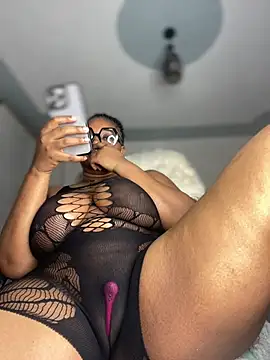 Snapshot of Hyra_Ari chatting on 25, 6, 2026 Hyra Ari online show from 25, 6, 2026