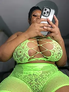Snapshot of Hyra_Ari chatting on 24, 7, 2026 Hyra Ari online show from 24, 7, 2026