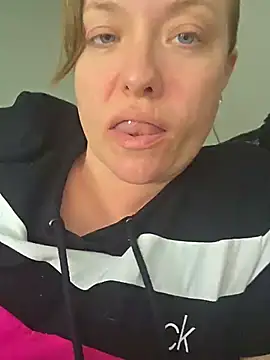 julimonroe online show from 11, 6, 2026
