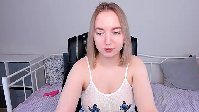 Shy AnnaCutie online show from 17, 2, 2025