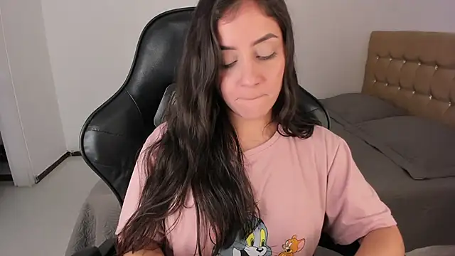EmmaGrace1999 online show from 5, 5, 2026