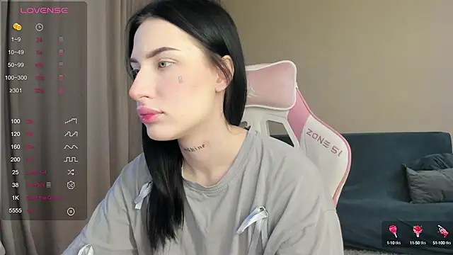 JenniferQueen11 online show from 22, 12, 2024