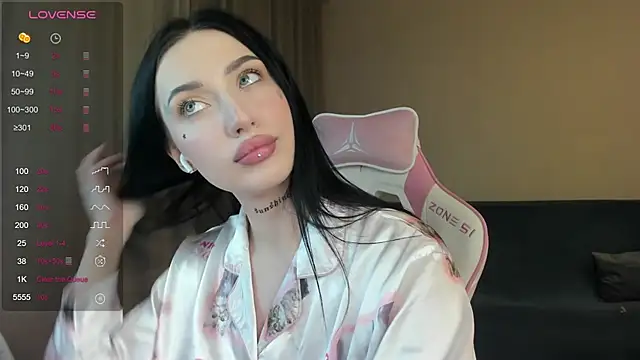 JenniferQueen11 online show from 25, 12, 2024