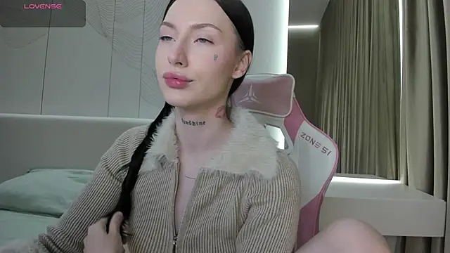 JenniferQueen11 online show from 22, 5, 2026
