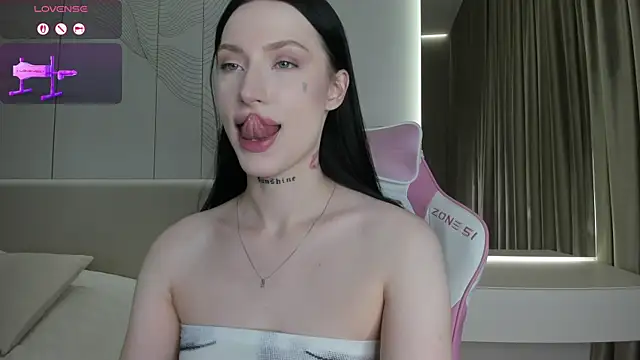 Snapshot of JenniferQueen11 chatting on 10, 7, 2026 JenniferQueen11 online show from 10, 7, 2026