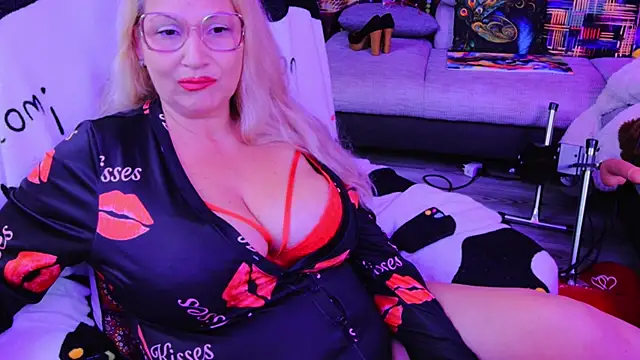 mature lisa naughty online show from 14, 9, 2025