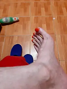 Snapshot of feet_toes chatting on 14, 10, 2025 feet toes online show from 14, 10, 2025