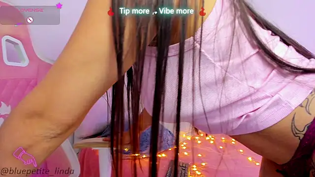 Snapshot of Blue_Petite chatting on 5, 3, 2026 Blue Petite online show from 5, 3, 2026