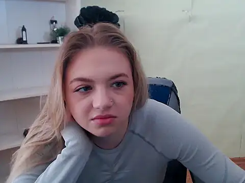 CrazyGloria online show from 6, 3, 2025