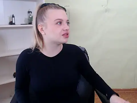 CrazyGloria online show from 9, 3, 2025