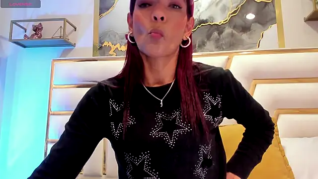 HannaPetit online show from 8, 11, 2025