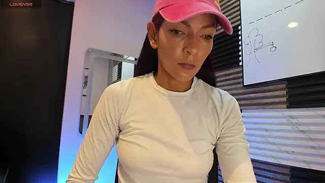 HannaPetit online show from 8, 5, 2026