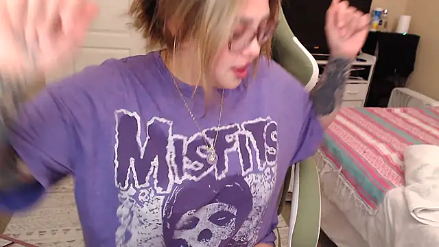 nativepumpkin95 online show from 25, 12, 2024