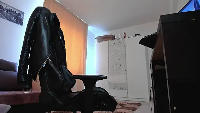 liamaesthetic online show from 3, 3, 2026