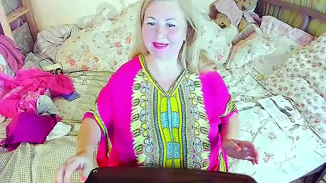 Snapshot of BustyDonnaSexyy chatting on 14, 10, 2025 BustyDonnaSexyy online show from 14, 10, 2025