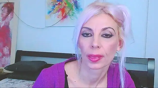 Snapshot of HoneyLara chatting on 4, 2, 2025 HoneyLara online show from 4, 2, 2025