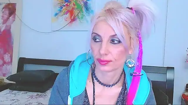 Snapshot of HoneyLara chatting on 5, 2, 2025 HoneyLara online show from 5, 2, 2025