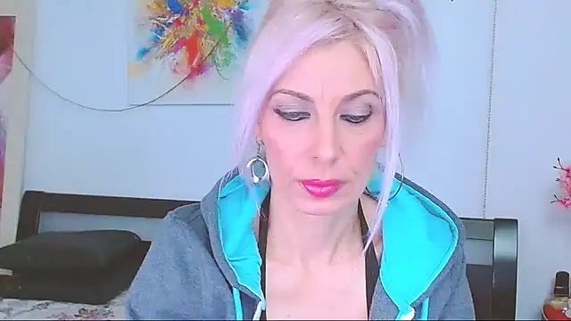 Snapshot of HoneyLara chatting on 8, 2, 2025 HoneyLara online show from 8, 2, 2025