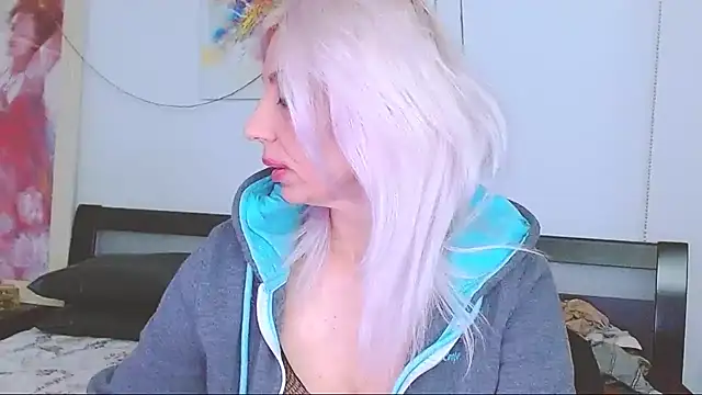 Snapshot of HoneyLara chatting on 10, 2, 2025 HoneyLara online show from 10, 2, 2025