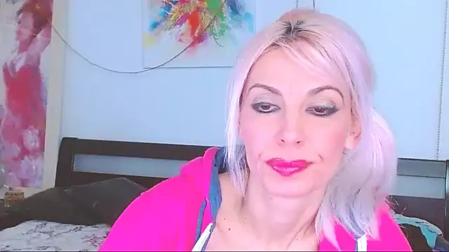 Snapshot of HoneyLara chatting on 21, 2, 2025 HoneyLara online show from 21, 2, 2025