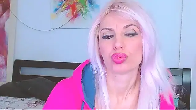 Snapshot of HoneyLara chatting on 21, 2, 2025 HoneyLara online show from 21, 2, 2025