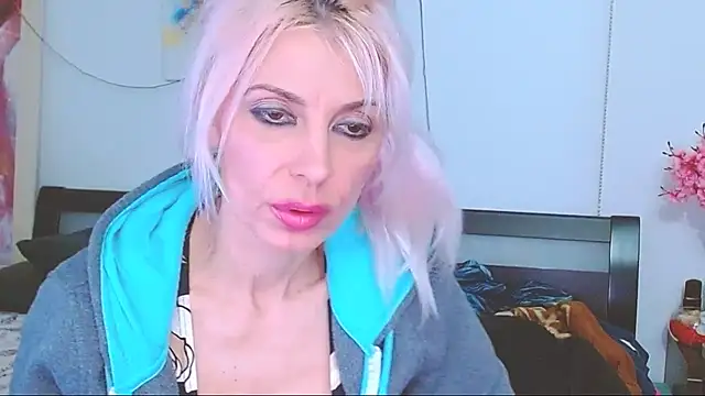 Snapshot of HoneyLara chatting on 24, 2, 2025 HoneyLara online show from 24, 2, 2025