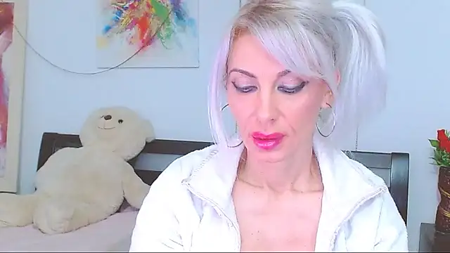 Snapshot of HoneyLara chatting on 4, 2, 2026 HoneyLara online show from 4, 2, 2026