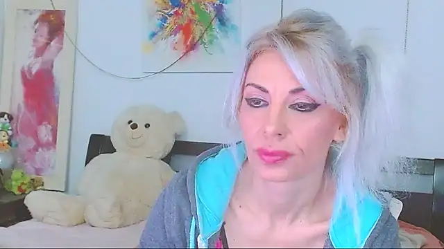 HoneyLara online show from 8, 3, 2026