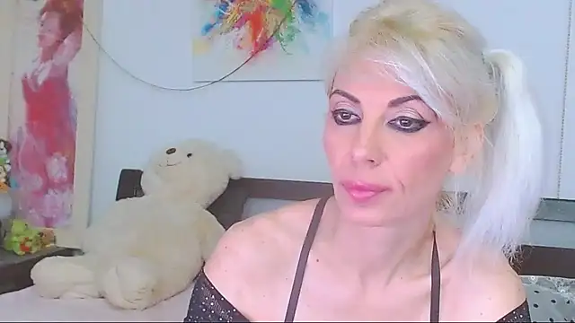 HoneyLara online show from 10, 5, 2026