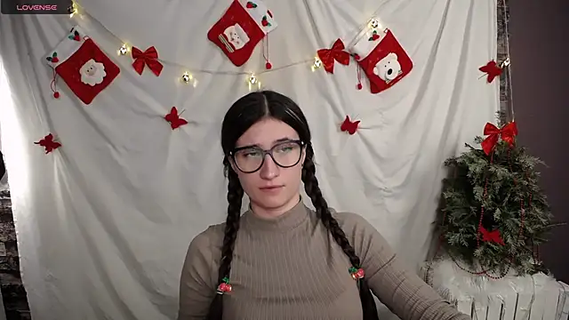 MaryEm976 online show from 12, 12, 2024