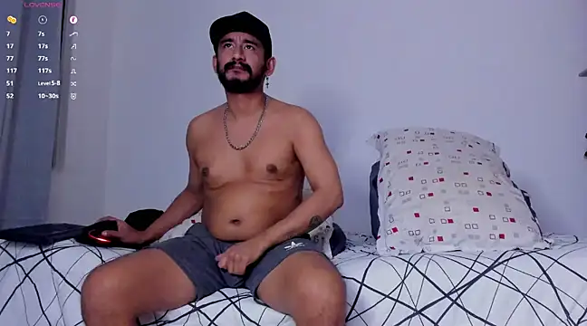 Snapshot of Cloudy_pigDude chatting on 10, 2, 2025 Cloudy pigDude online show from 10, 2, 2025