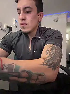 Snapshot of strongboy_ chatting on 7, 4, 2026 strongboy online show from 7, 4, 2026