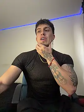Snapshot of strongboy_ chatting on 8, 5, 2026 strongboy online show from 8, 5, 2026