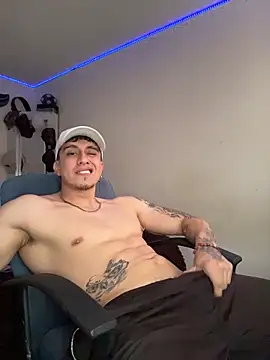 Snapshot of strongboy_ chatting on 11, 5, 2026 strongboy online show from 11, 5, 2026