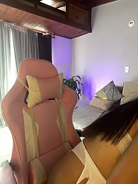LEAH DOUUGLASS online show from 20, 1, 2025