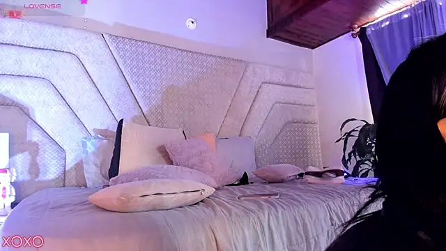 LEAH DOUUGLASS online show from 19, 2, 2025