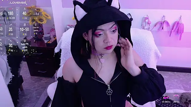 Catwhite  online show from 15, 5, 2026