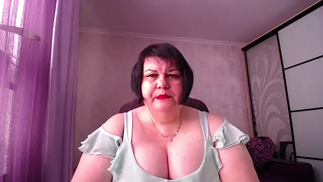 Snapshot of JuicyLady_Di chatting on 5, 4, 2026 JuicyLady Di online show from 5, 4, 2026